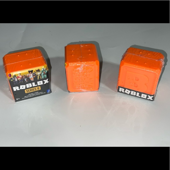 ROBLOX Series 8 Celebrity Mystery Box Cube Mini Figure Virtual Code - Picture 9 of 12